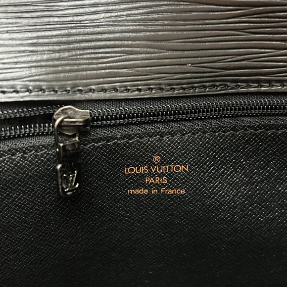 Vintage Louis Vuitton | Chaillot EPI Clutch - Picture 13 of 14